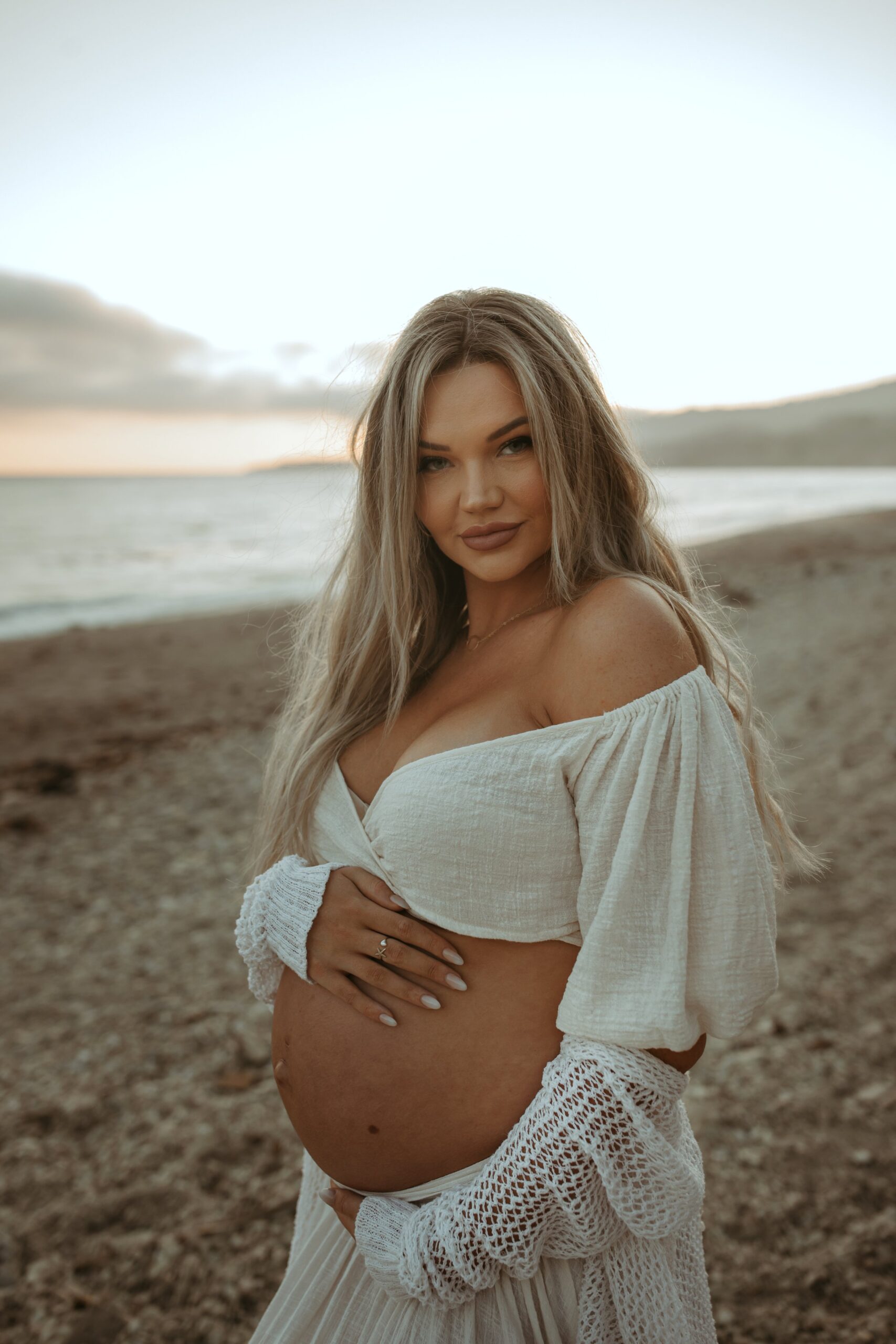 los angeles women woman maternity pregnancy pregnant shoot session portrait beach maternity session beach pregnancy session confidence reclamation dress reclamation outfit ideas maternity outfit ideas beach maternity outfit ideas white pregnancy