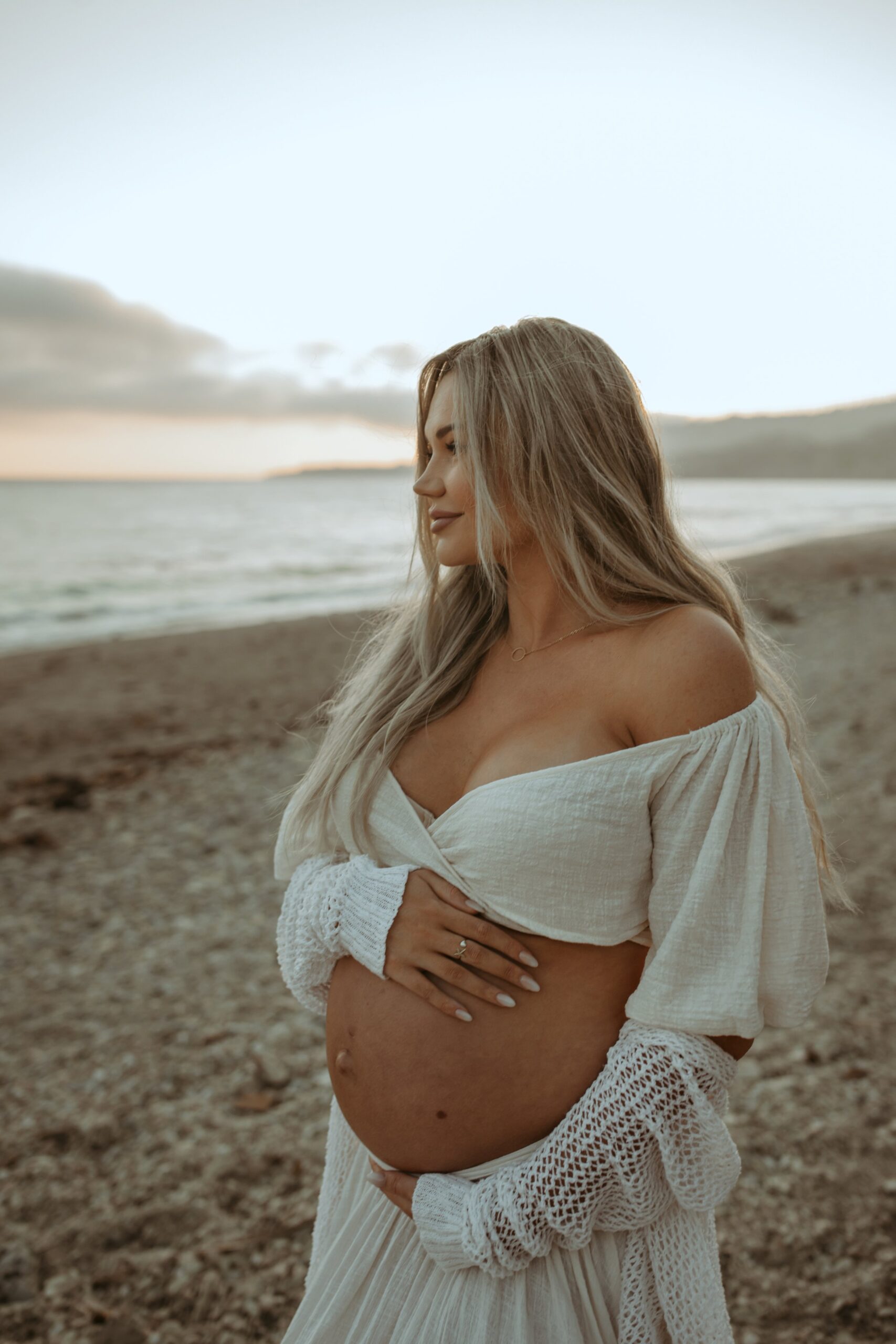 los angeles women woman maternity pregnancy pregnant shoot session portrait beach maternity session beach pregnancy session confidence reclamation dress reclamation outfit ideas maternity outfit ideas beach maternity outfit ideas white pregnancy