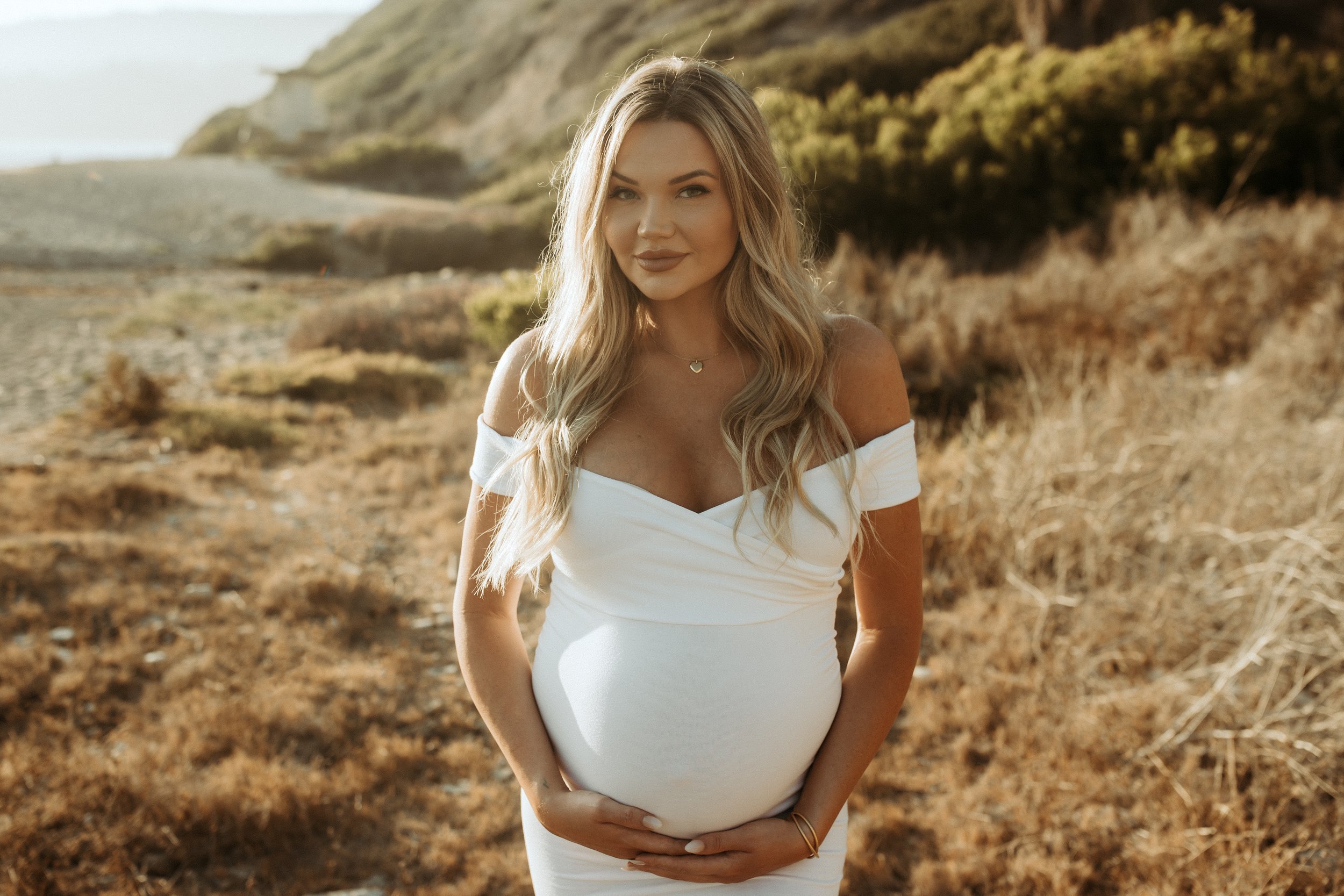 los angeles women woman maternity pregnancy pregnant shoot session portrait beach maternity session beach pregnancy session confidence reclamation dress reclamation outfit ideas maternity outfit ideas beach maternity outfit ideas white pregnancy